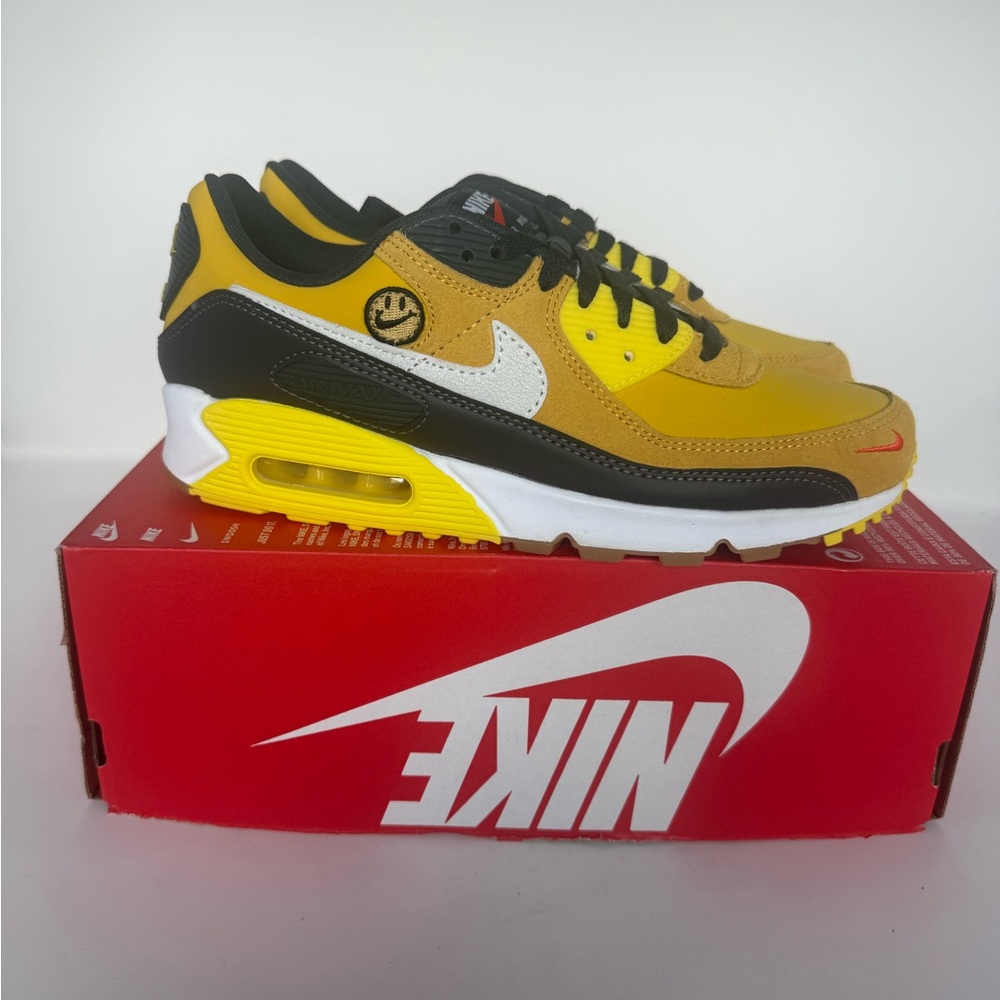 Nike Go the Extra Smile Air Max Size 9/8.5 Mismatched Pair